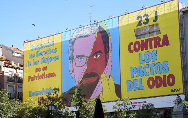 Imagen de la lona puesta por una fundación en contar del voto al PP y Vox.