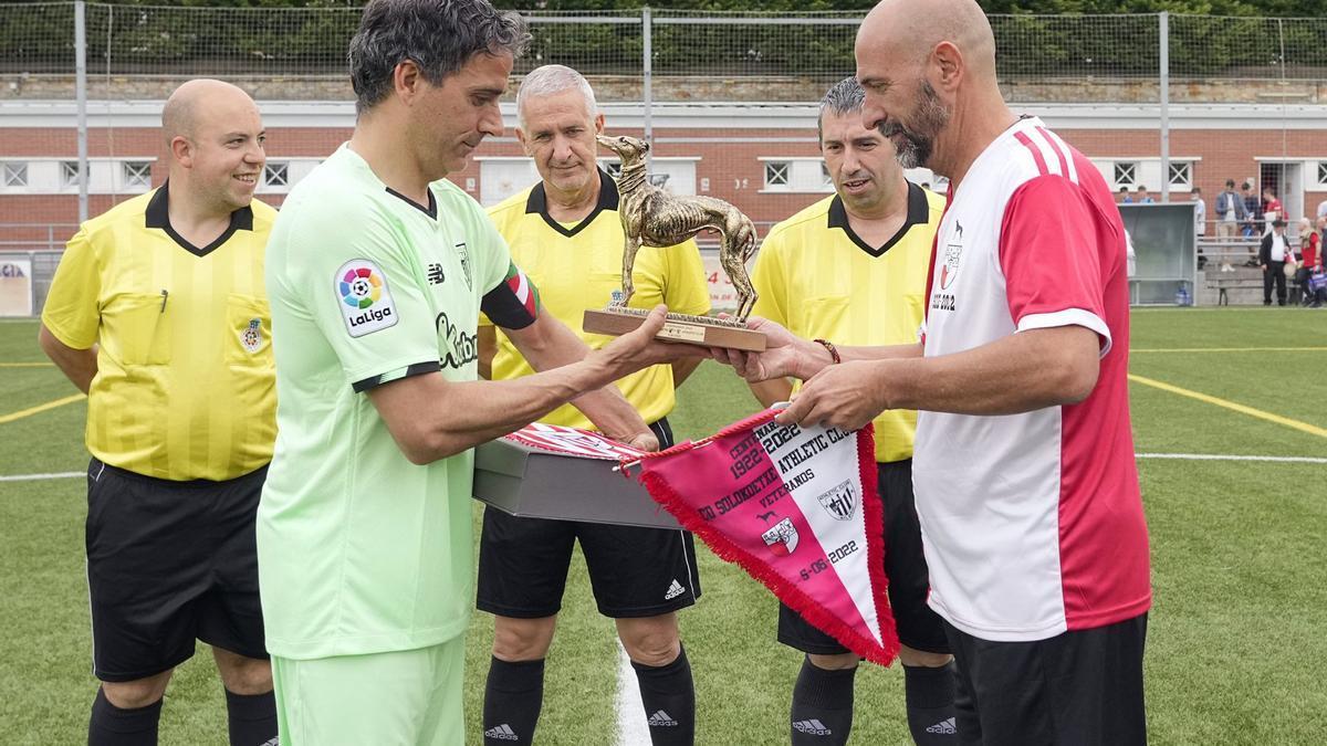 Javi González, en un partido de veteranos entre el Athletic y el Solokoetxe.