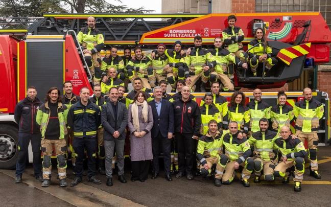 Gasteizko Suhiltzaile Parkeko 28 suhiltzaile espezialista berriek praktikaldia hasi dute.