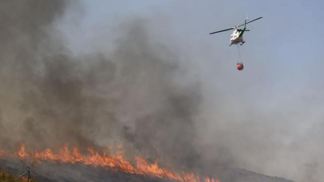 Labores de extinción del incendio de Los Gallardos