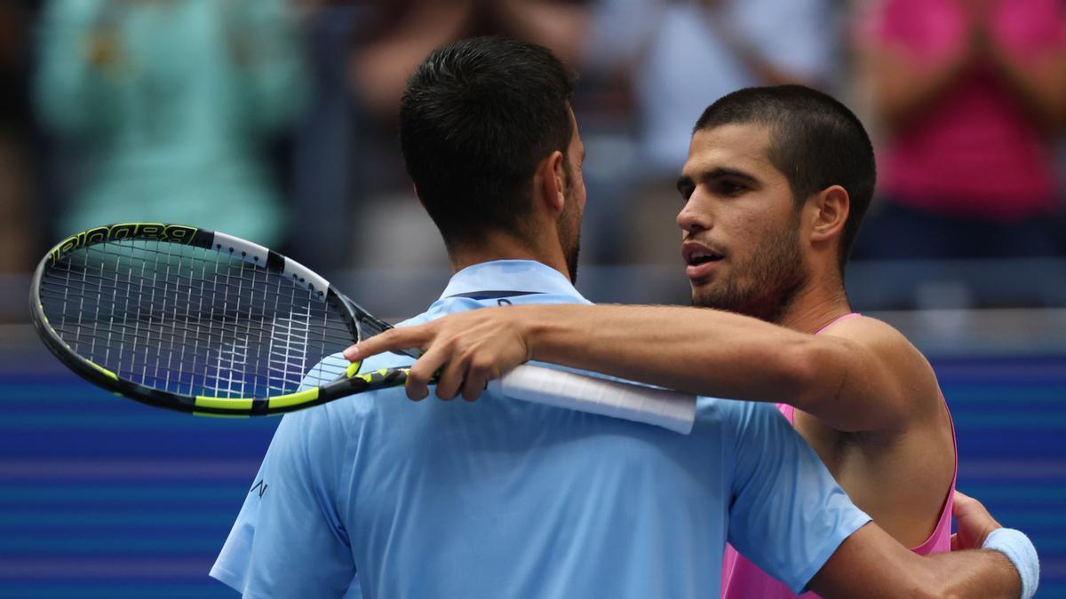 Carlos Alcaraz salda cuentas pendientes con Novak Djokovic y avanza a la final