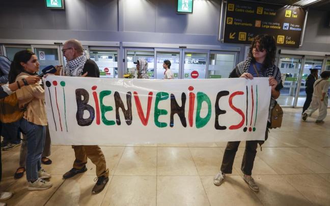Llega a Madrid el primer grupo de 21 activistas españoles de la Flotilla