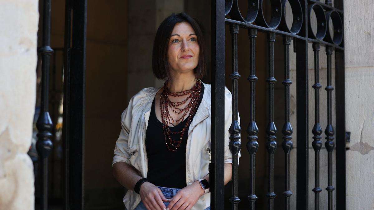 Oihane Agirregoitia posa antes de la entrevista con Grupo Noticias