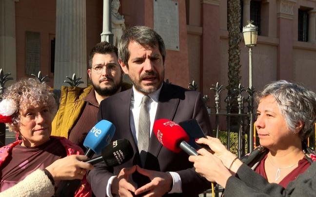 El ministro de Cultura, Ernest Urtasun, en atención a los medios