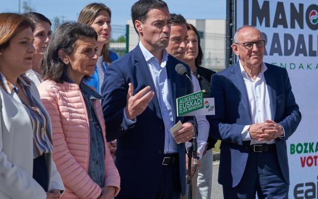 El candidato del PNV a lehendakari, Imanol Pradales, en Gasteiz / L. Rico El candidato del PNV a lehendakari, Imanol Pradales, en Gasteiz