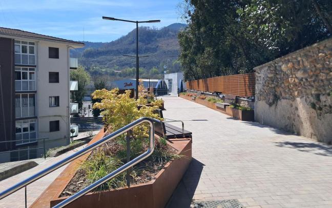 Último tramo de la calle San Esteban, donde se accede al puente