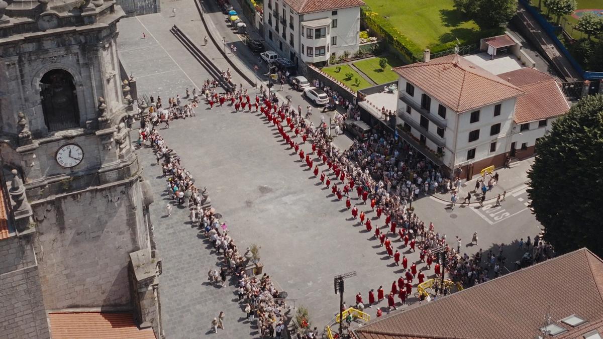 Axeri dantza, goitik ikusita.