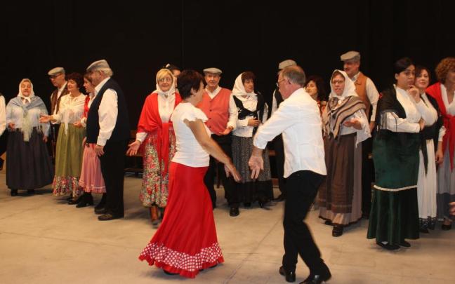 Ensayo de la zarzuela en una pasada edición.