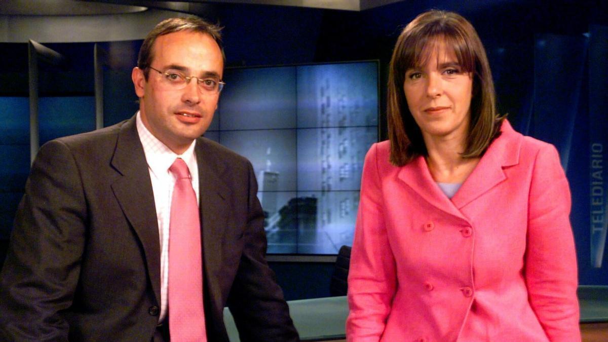 Alfredo Urdaci junto a Ana Blanco en los informativos de TVE.