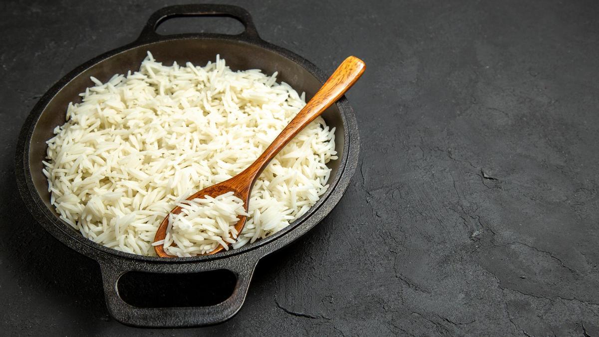Un arroz pilaf listo para acompañar como guarnición un plato principal.