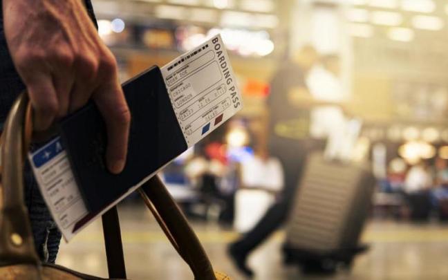 seis compañías aplican suplementos para transportar una maleta de cabina si se adquieren billetes con tarifa económica.