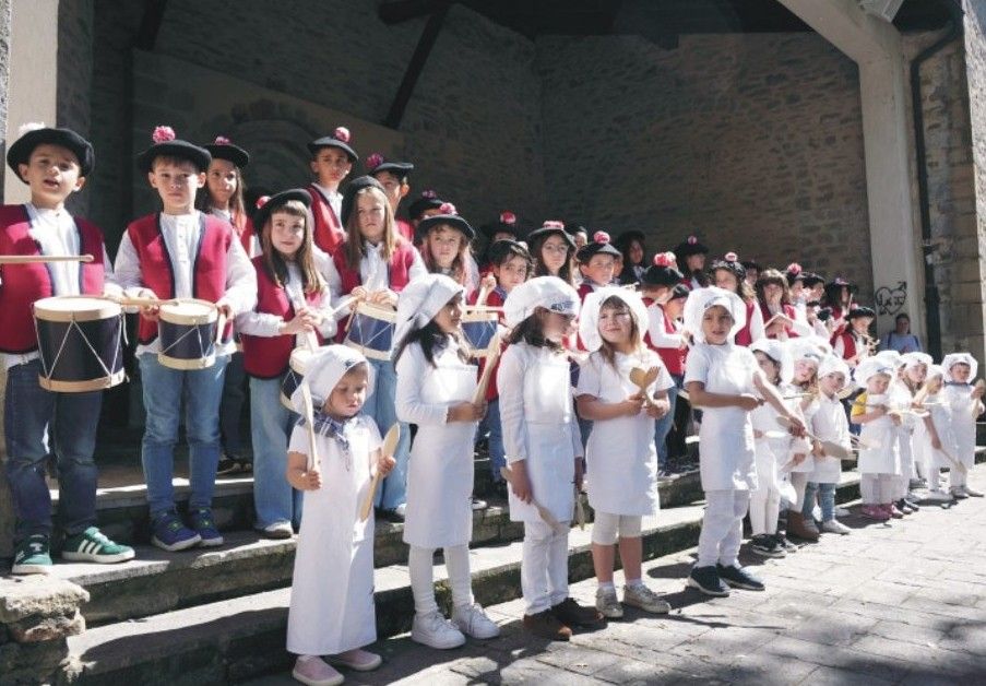 Tamborrada de San Prudencio del alumnado de la Ikastola Etxaurren en Ayala