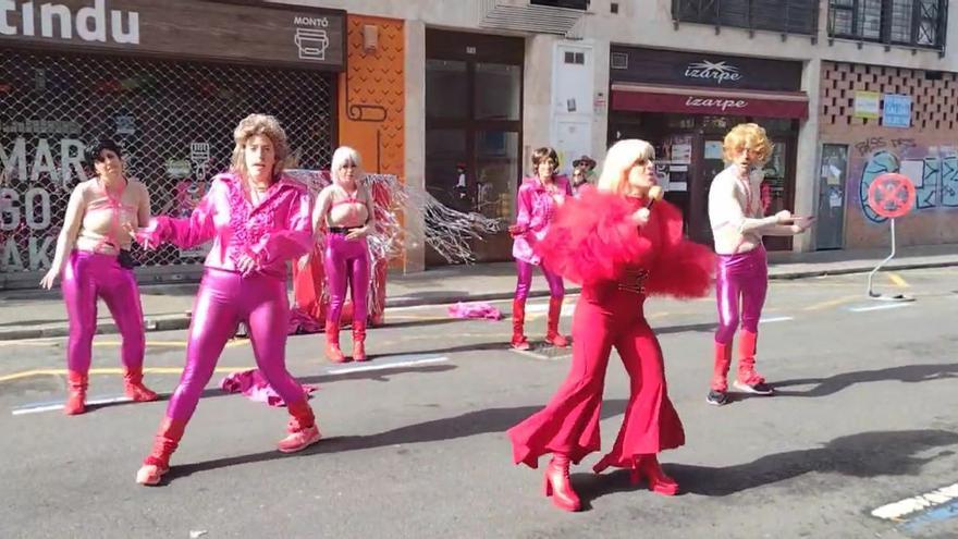 [Vídeo] Artistas internacionales actúan en el Carnaval de Tolosa