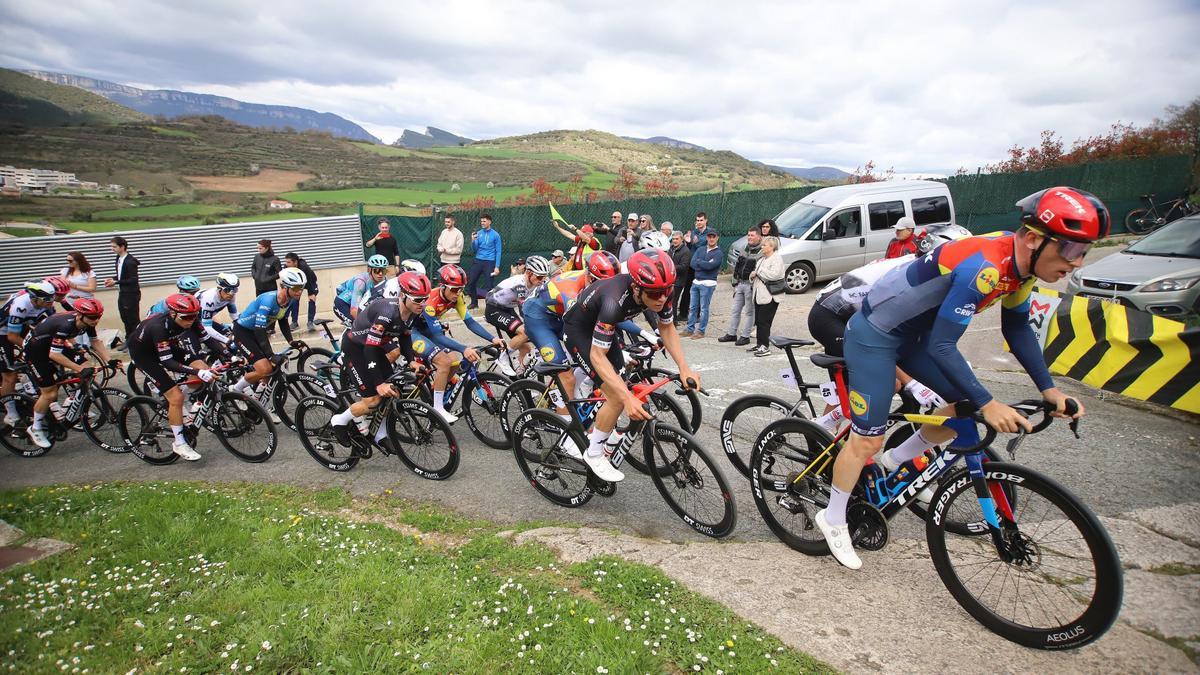Imagen del pelotón durante el G. P. Miguel Indurain