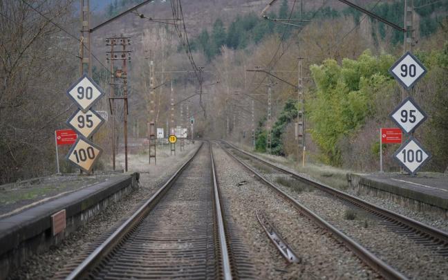 Imagen de archivo de unas vías de tren.