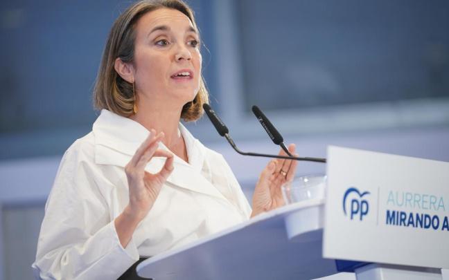 La secretaria general del PP, Cuca Gamarra, ha calificado de "paripé" la consulta que el PSOE realiza entre sus afiliados sobre los acuerdos de investidura.