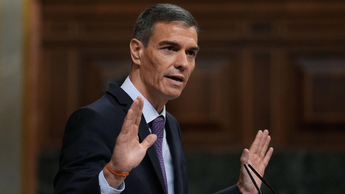Pedro Sánchez gesticula durante su comparecencia en el pleno del Congreso.