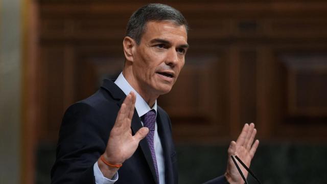 Pedro Sánchez gesticula durante su comparecencia en el pleno del Congreso. / EFE Pedro Sánchez gesticula durante su comparecencia en el pleno del Congreso.