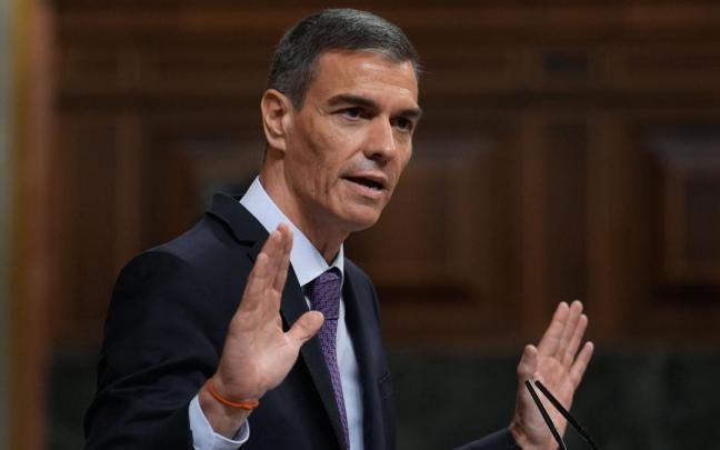 Pedro Sánchez gesticula durante su comparecencia en el pleno del Congreso. / EFE Pedro Sánchez gesticula durante su comparecencia en el pleno del Congreso.
