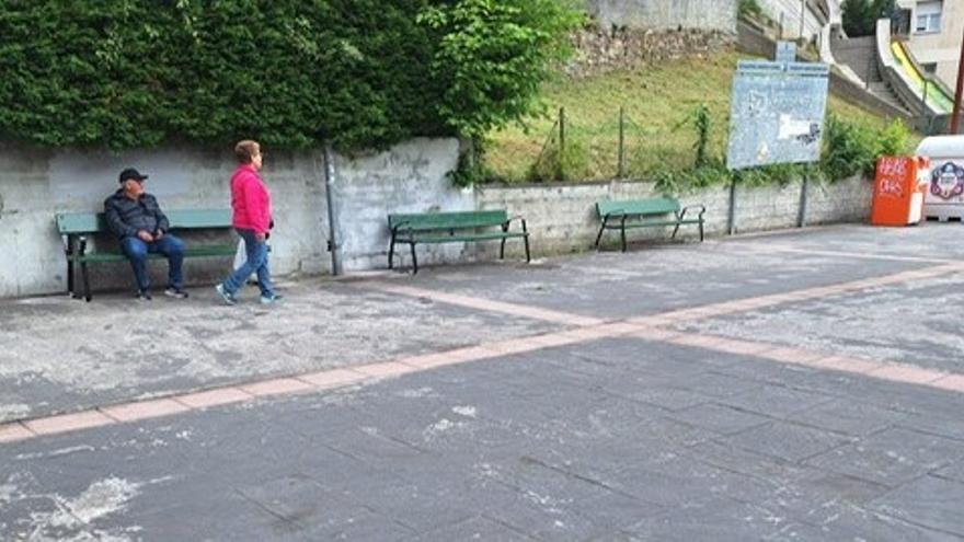 En la plaza 1 de Mayo de San Andrés se ha aumentado el número de bancos.