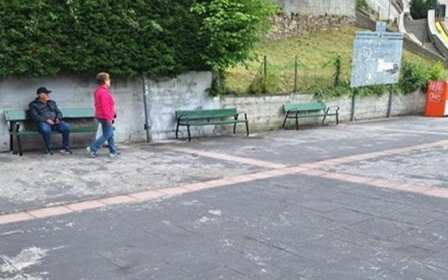 En la plaza 1 de Mayo de San Andrés se ha aumentado el número de bancos.