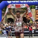 Elazzaoui, en la meta de Zegama. Arnaitz Rubio.