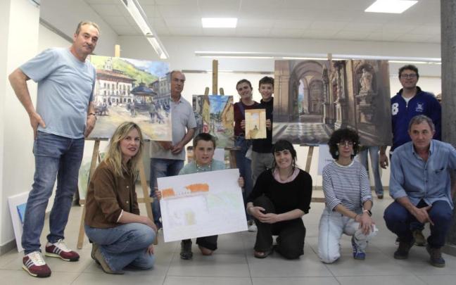 Entrega de premios a los galardonados en el concurso de pintura de Azpeitia