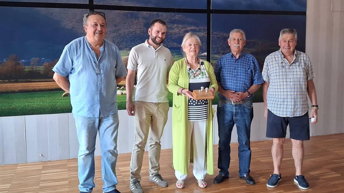Entrega del Perretxiko de Plata a Mª Ángeles Arbaizagoitia