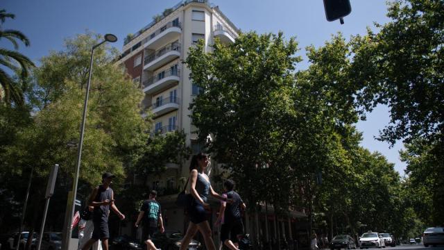 Fachada del ático en el barrio de Chamberí adquirido por la Comunidad de Madrid.