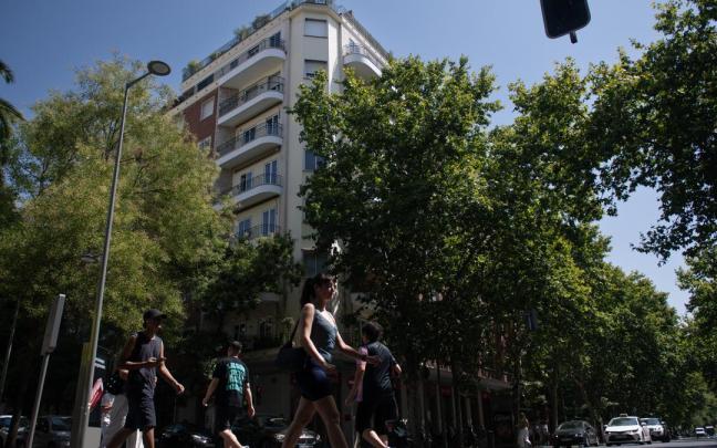 Fachada del ático en el barrio de Chamberí adquirido por la Comunidad de Madrid.