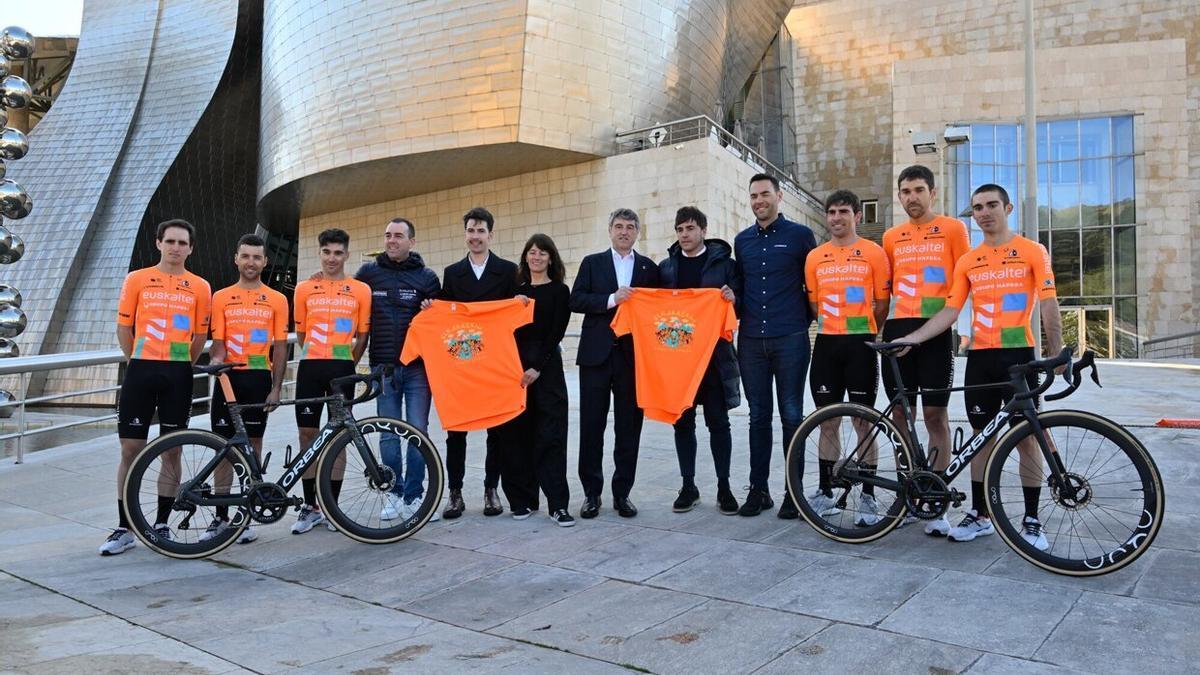 Presentación del Euskaltel-Euskadi en la Itzulia