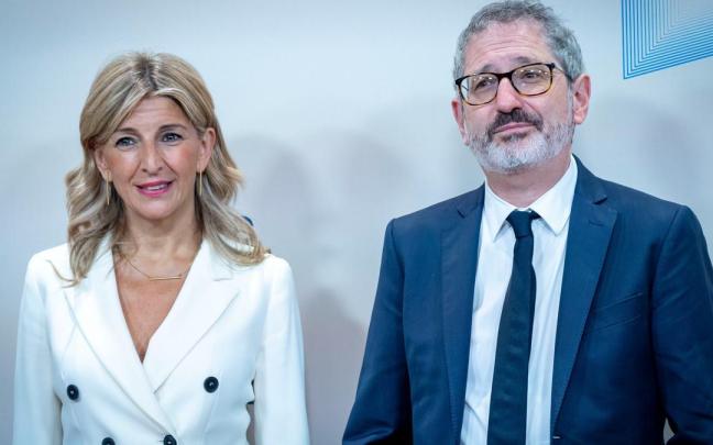 La vicepresidenta segunda del Gobierno español y ministra de Trabajo y Economía Social, Yolanda Díaz, con el portavoz económico de Sumar, Carlos Martín