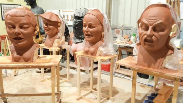 Foto de los nuevos cabezudos durante su proceso de creación en el taller Eskuartean de Pamplona. / N.G. Foto de los nuevos cabezudos durante su proceso de creación en el taller Eskuartean de Pamplona.