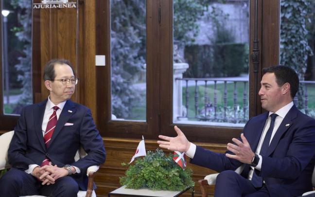 Pradales, durante su reunión con el gobernador de Fukushima.