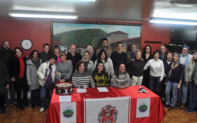 Joan den abenduan Auzo Elkartean egindako Meaka konpainiaren aurkezpenaren argazkia.