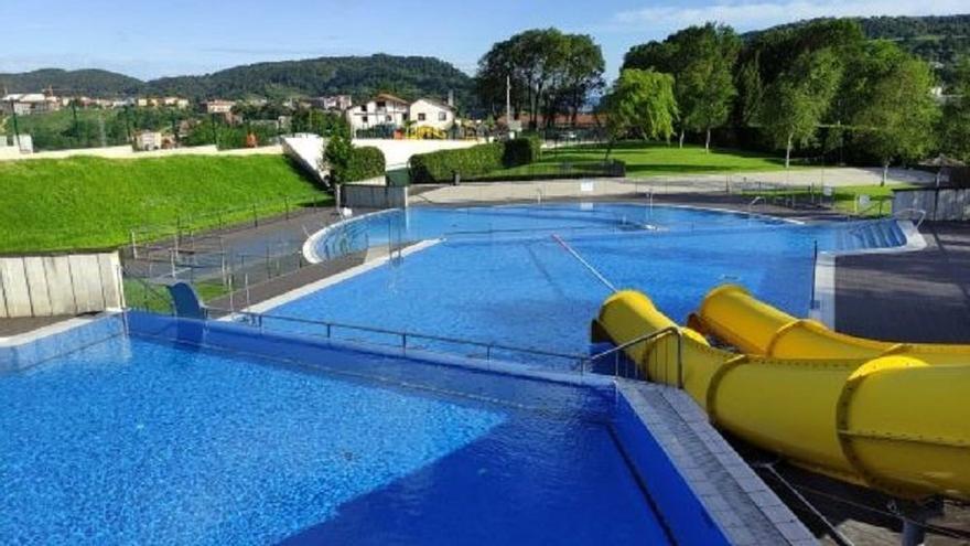 Piscina al aire libre de Beraun.