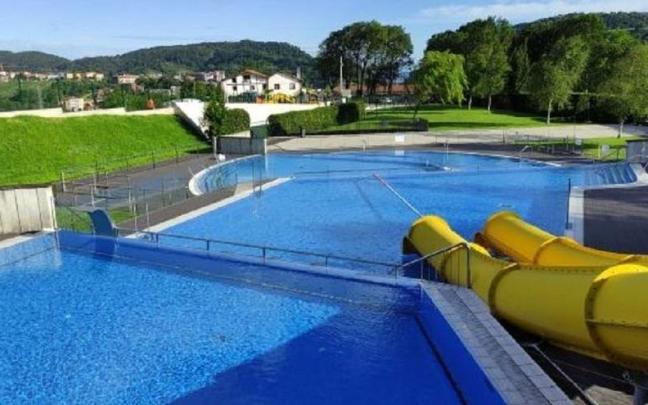 Piscina al aire libre de Beraun. / N.G. Piscina al aire libre de Beraun.