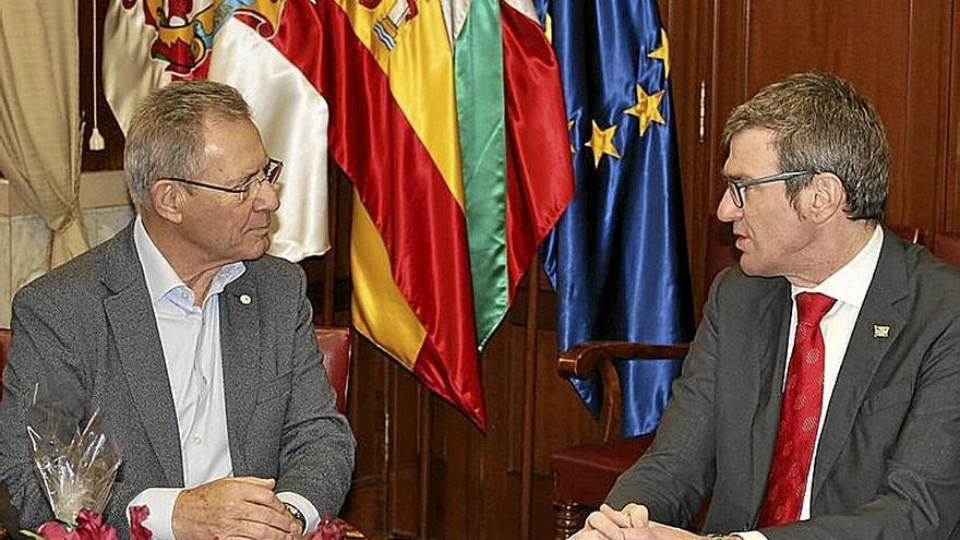 Javier Senent (i) junto a Gorka Urtaran, ayer. | FOTO: CEDIDA
