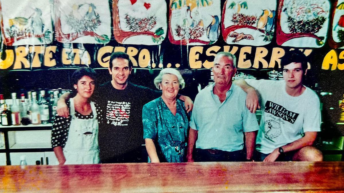 La familia Bilbao al completo, el día de su despedida del Gure Kabiya el 30 de julio de 1994.