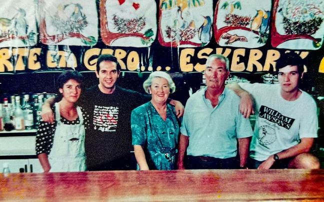 La familia Bilbao al completo, el día de su despedida del Gure Kabiya el 30 de julio de 1994.