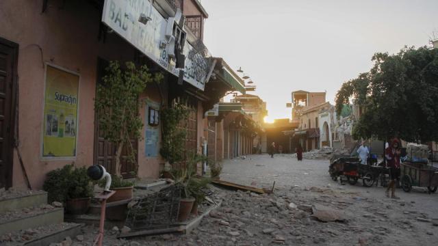 Edificios dañados por el terremoto.