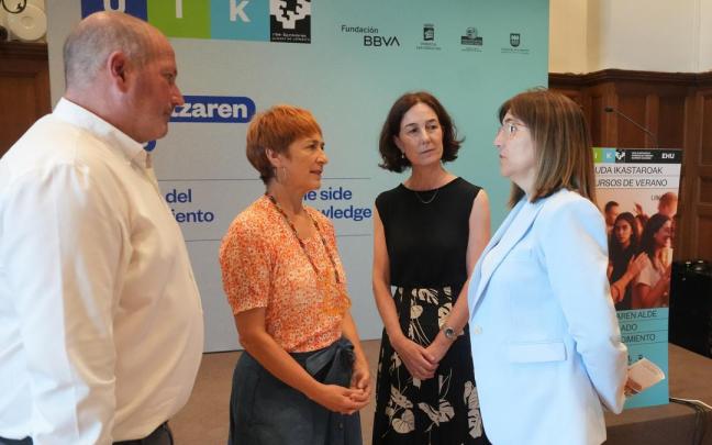 La consejera de Alimentación, Desarrollo Rural, Agricultura y Pesca, Amaia Barredo, en los cursos de verano de la EHU