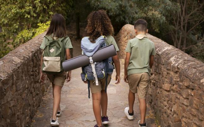 Imagen de archivo de niños en un campamento de menores.