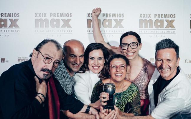 Anita Maravillas con el Premio Max