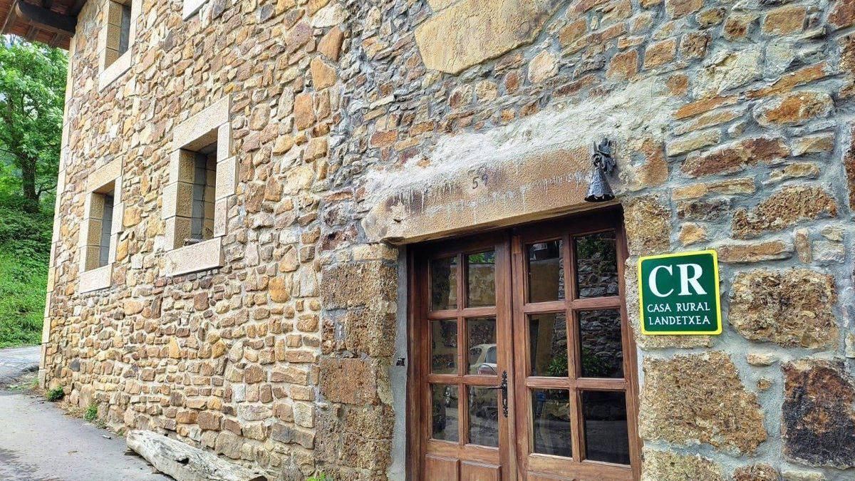 En Euskadi, la cifra de entradas en agosto alcanzó el valor de 25.454 y las pernoctaciones en 97.553.