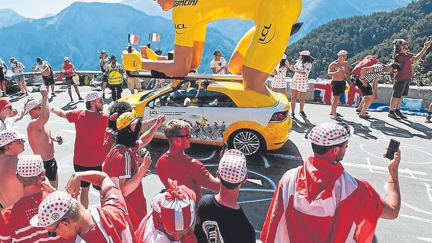 El espectáculo de la caravana publicitaria. | FOTO: ASO/AURELIEN VAILETTE