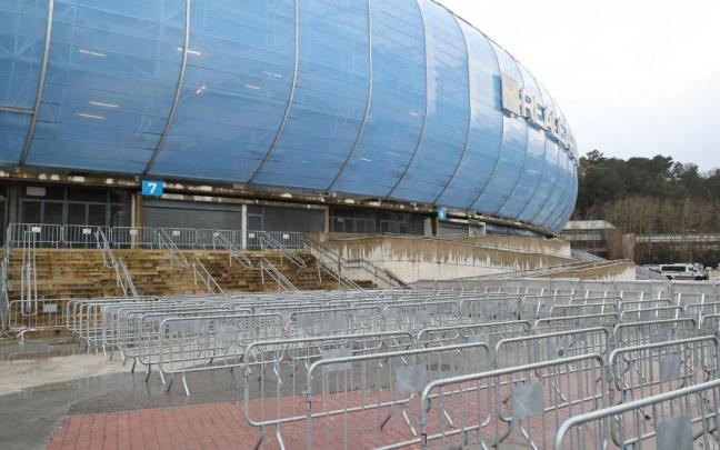 Anoeta, preparado para el partido contra el PSG. / IKER AZURMENDI