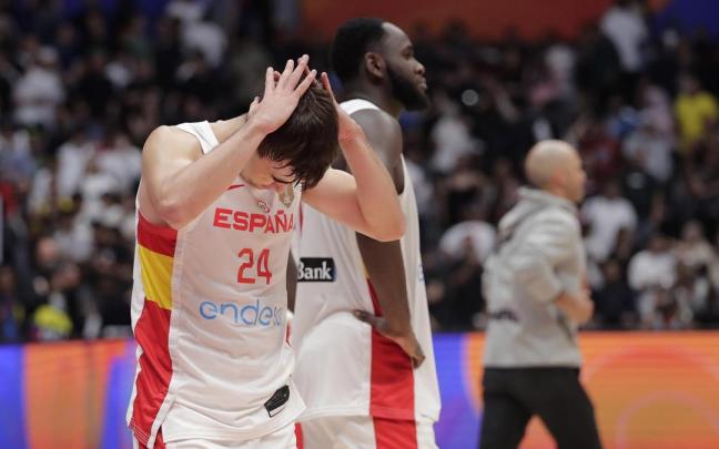 El jugador de la selección española Juan Núñez se lamenta tras la derrota ante Canadá. El jugador de la selección española Juan Núñez se lamenta tras la derrota ante Canadá.