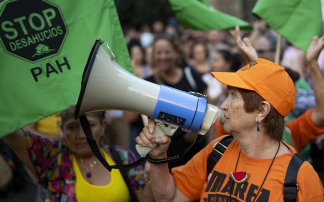 Miles de personas se concentran en Madrid tras el desahucio de Maricarmen