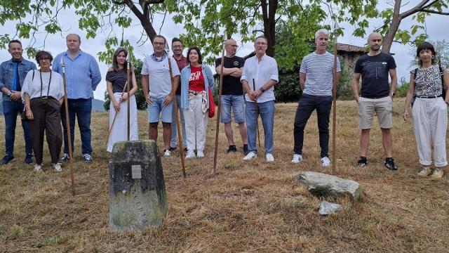 Visita institucional a los mojones de Santa Ana de Areta en Laudio este pasado domingo